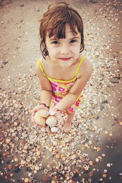 Enfant Fille Baigne Sur Mer Dans Piscine Tunisie Mahdia Concentration — Photo