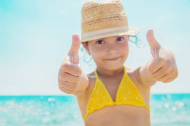 Su deniz çocuk. Seçici odak.