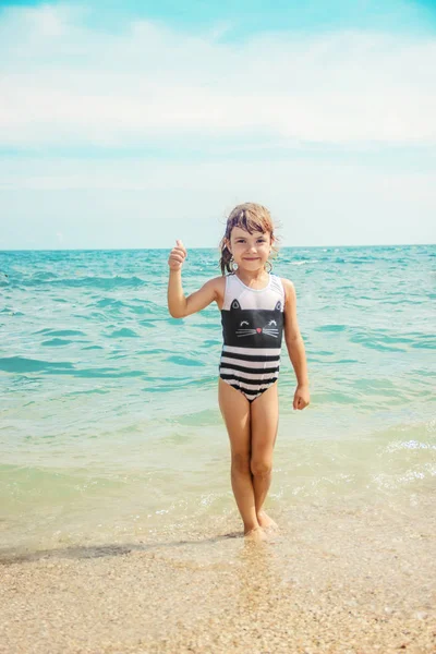 Criança Mar Água Foco Seletivo — Fotografia de Stock