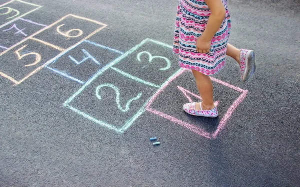 Juegos Niños Calle Clásicos Enfoque Selectivo Naturaleza — Foto de Stock