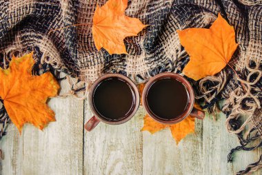 bir fincan çay rahat bir arka plan üzerinde. Seçici odak. Doğa.