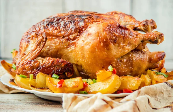 Kızarmış tavuk. Şükran günü. Seçici odak gıda et