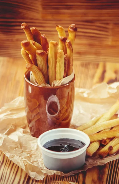 Churros Tillagas Ugnen Med Choklad Selektivt Fokus — Stockfoto