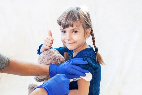 Vaccinazione Dei Bambini Iniezione Focus Selettivo Bambini — Foto Stock