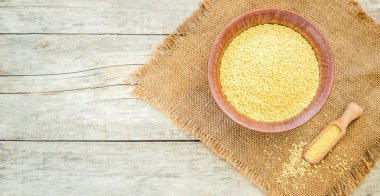 Kuskus teralke tablo içinde. Seçici odak. Gıda.