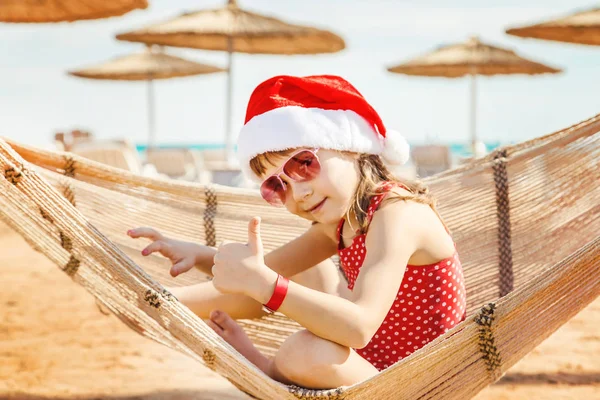 Dziecko Plaży Santa Hat Selektywny Fokus Wakacje — Zdjęcie stockowe