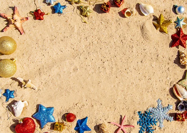 Weihnachten Hintergrund Strand Mit Muscheln Auf Dem Sand Selektiver Fokus — Stockfoto