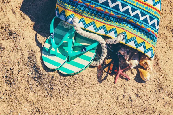 Sfondo Spiaggia Con Cocktail Riva Mare Concentrazione Selettiva Natura — Foto Stock