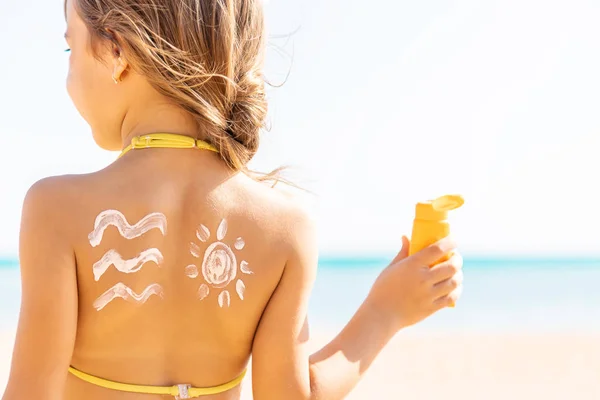 Child Beach Smears Sunscreen Selective Focus People — Stock Photo, Image