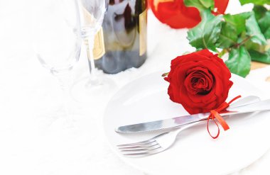 Sevgililer günü. Güzel arka plan tebrik kartı bir gül. Seçici odak. Tatil.