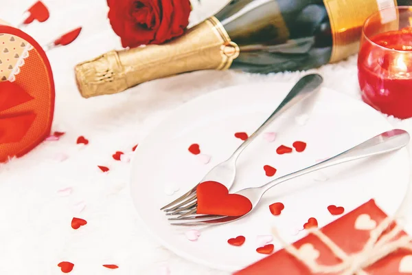 발렌타인의 하루입니다 장미와 인사말 카드입니다 선택적 초점입니다 — 스톡 사진