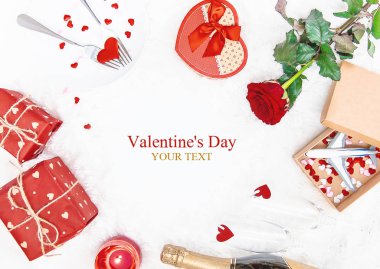 Sevgililer Günü. Güzel bir hediye gezisi. Seçici odaklanma. Tatil