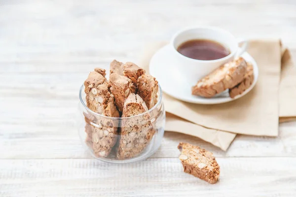 Biscotti Sobre Fondo Claro Sabroso Desayuno Enfoque Selectivo Alimentos — Foto de Stock
