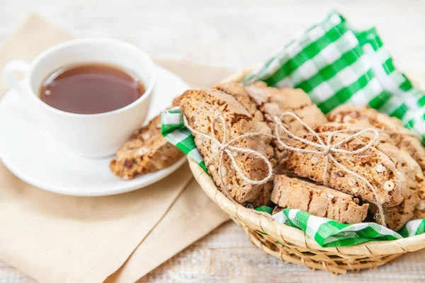 Biscotti Sobre Fondo Claro Sabroso Desayuno Enfoque Selectivo Alimentos — Foto de Stock