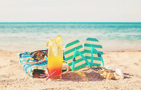 Sfondo Spiaggia Con Cocktail Riva Mare Concentrazione Selettiva Natura — Foto Stock