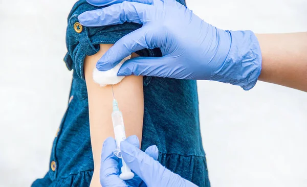 Impfungen Von Kindern Eine Spritze Selektive Fokuskinder — Stockfoto