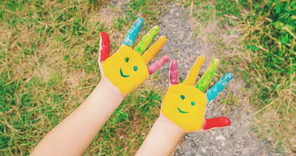 Children hands in colors. Summer photo. Selective focus. — Stock Photo, Image