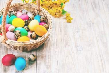 Paskalya fotoğraf. Mutlu paskalyalar. Yumurta seçici odak.