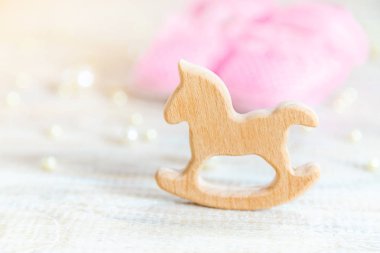 Güzel yumuşak arka, Aksesuar yeni doğmuş bebek. Seçici odak.