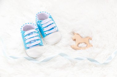 Güzel yumuşak arka, Aksesuar yeni doğmuş bebek. Seçici odak.