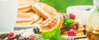 Krep hafif bir arka plan üzerinde. seçici odak.