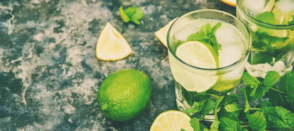 Drink lime and mint. Selective focus. food. — Stock Photo, Image