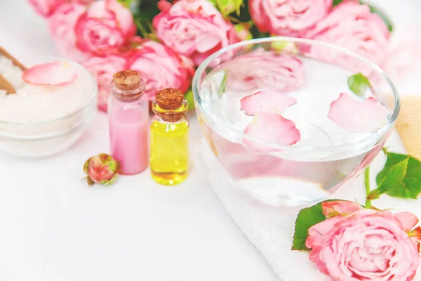Cosmetics with rose flower extract. Selective focus. — Stock Photo, Image