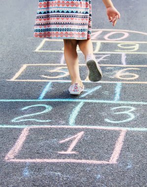 klasikleri sokak çocuk oyunları. Seçici odaklama.