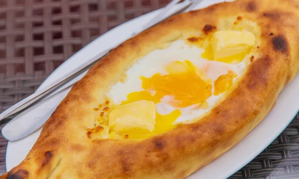 Adjara Khachapuri. Comida Cozinha georgiana. Foco seletivo . — Fotografia de Stock