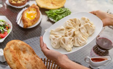 Masada Gürcü yemekleri var. Seçici odaklama.