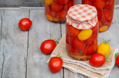 Ev yapımı domateslerin korunması. Gıda. Seçici odaklama.