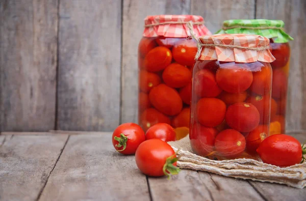 Conservación de tomates caseros. Comida. Enfoque selectivo . —  Fotos de Stock