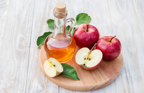 Apple cider vinegar in a bottle. Selective focus. — Stock Photo, Image