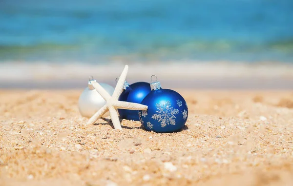 Weihnachten am Strand. Reisen. Selektiver Fokus. — Stockfoto