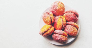 Şeftali şeklinde ev yapımı kurabiyeler. Seçici odaklanma. yiyecek.