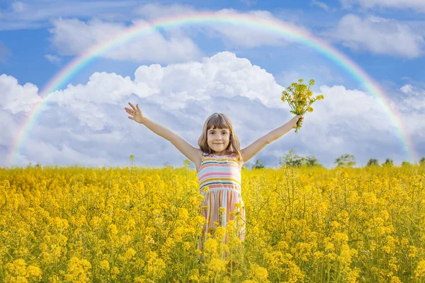 Child Yellow Rainbow Field Selective Focus — Stock Photo, Image