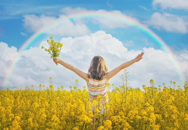 Child Yellow Rainbow Field Selective Focus Nature — Stock Photo, Image