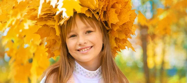 Kinder Park Mit Herbstlaub Selektiver Fokus — Stockfoto