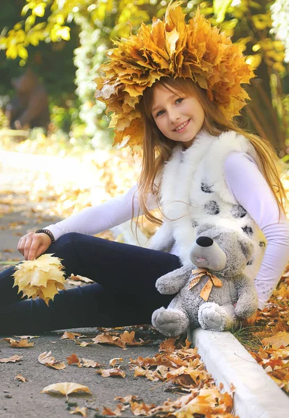 Kinder Park Mit Herbstlaub Selektiver Fokus — Stockfoto