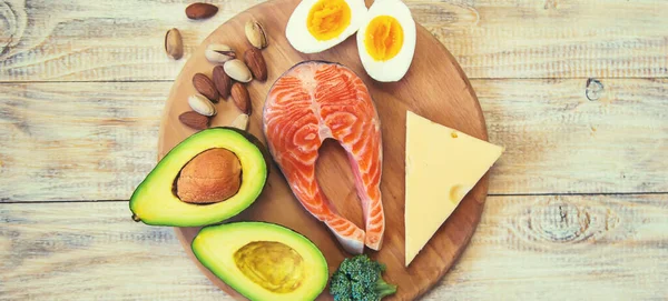 Keto diyet gıda malzemeleri hazır. Seçici odaklanma. Doğa,