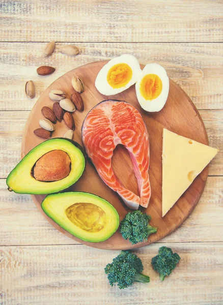 Keto diyet gıda malzemeleri hazır. Seçici odaklanma. Doğa,