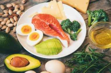 Keto diyet gıda malzemeleri hazır. Seçici odaklanma. Doğa,