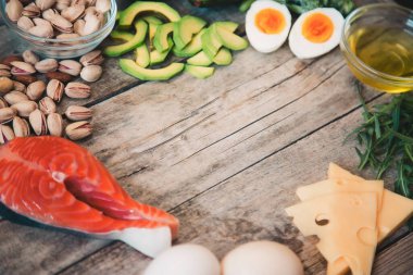 Keto diyet gıda malzemeleri hazır. Seçici odaklanma. Doğa,