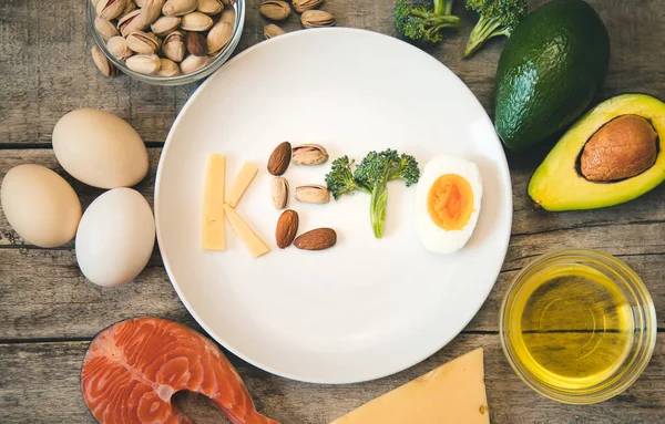 Keto diyet gıda malzemeleri hazır. Seçici odaklanma. Doğa,