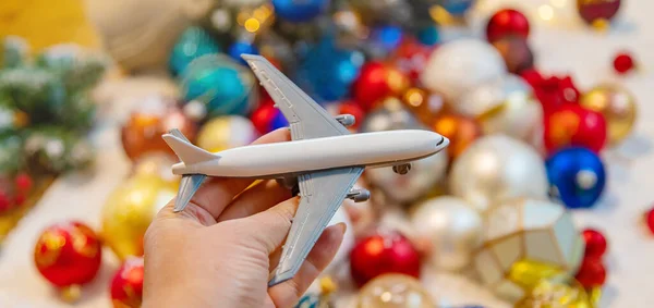 Vánoční Pozadí Letadlem Cestuje Selektivní Zaměření — Stock fotografie