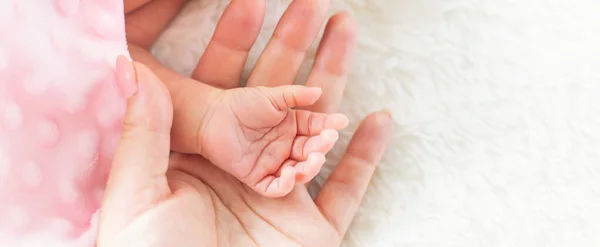 Newborn Baby Holding Mother Hand Selective Focus People — Stock Photo, Image