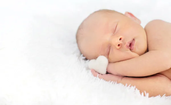 Bebê Recém Nascido Dormindo Fundo Branco Foco Seletivo Pessoas — Fotografia de Stock