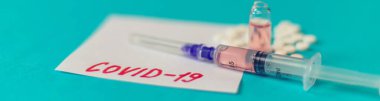 Coronavirus tedavisi ve aşı konsepti. Seçici odaklanma. İlaç.