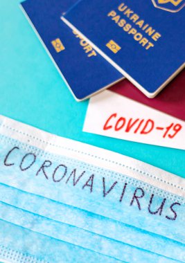 Coronavirus, ülkeler arası uçuş yasağı kavramı. Uluslararası pasaport. Seçici odaklanma. İlaç.