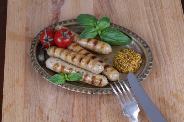 Sosis domates ve Dijon hardalı